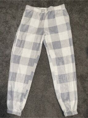 Cozy Gray & White Plaid Women’s lounge